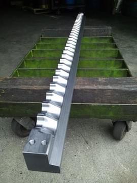 鉄製品(長尺物3次元加工)